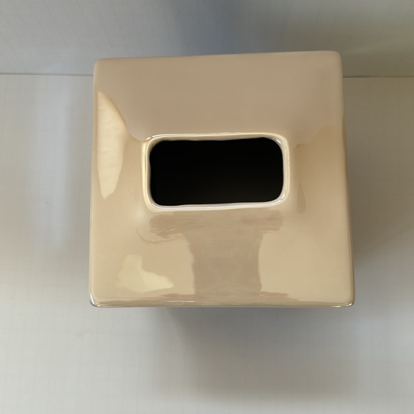 Croscill Kleenex Tissue Cover Cube Purple & Off White Prism Ceramic - Picture 2 of 7